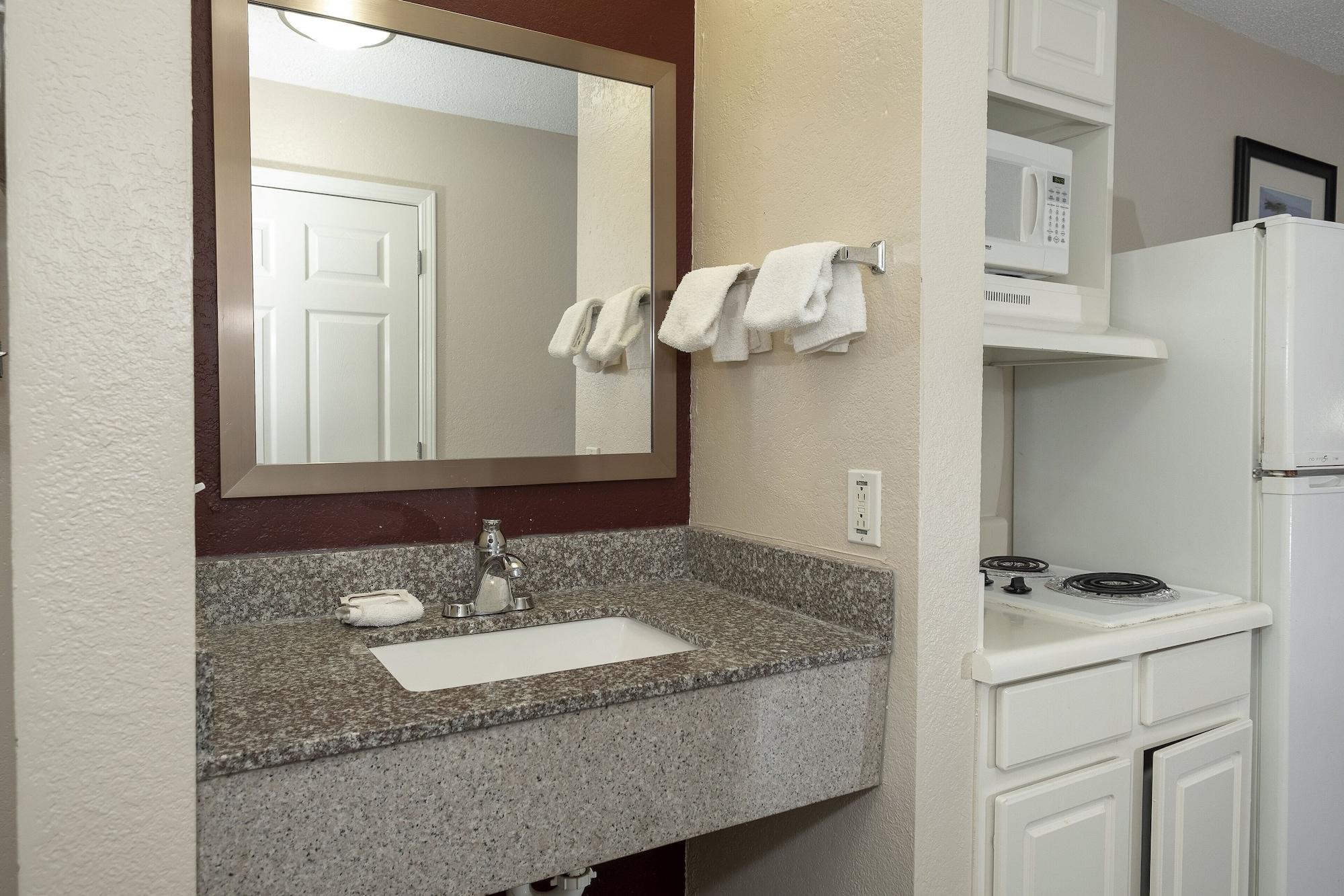 Red Roof Inn & Suites Pensacola-Nas Corry Beach Haven Kültér fotó