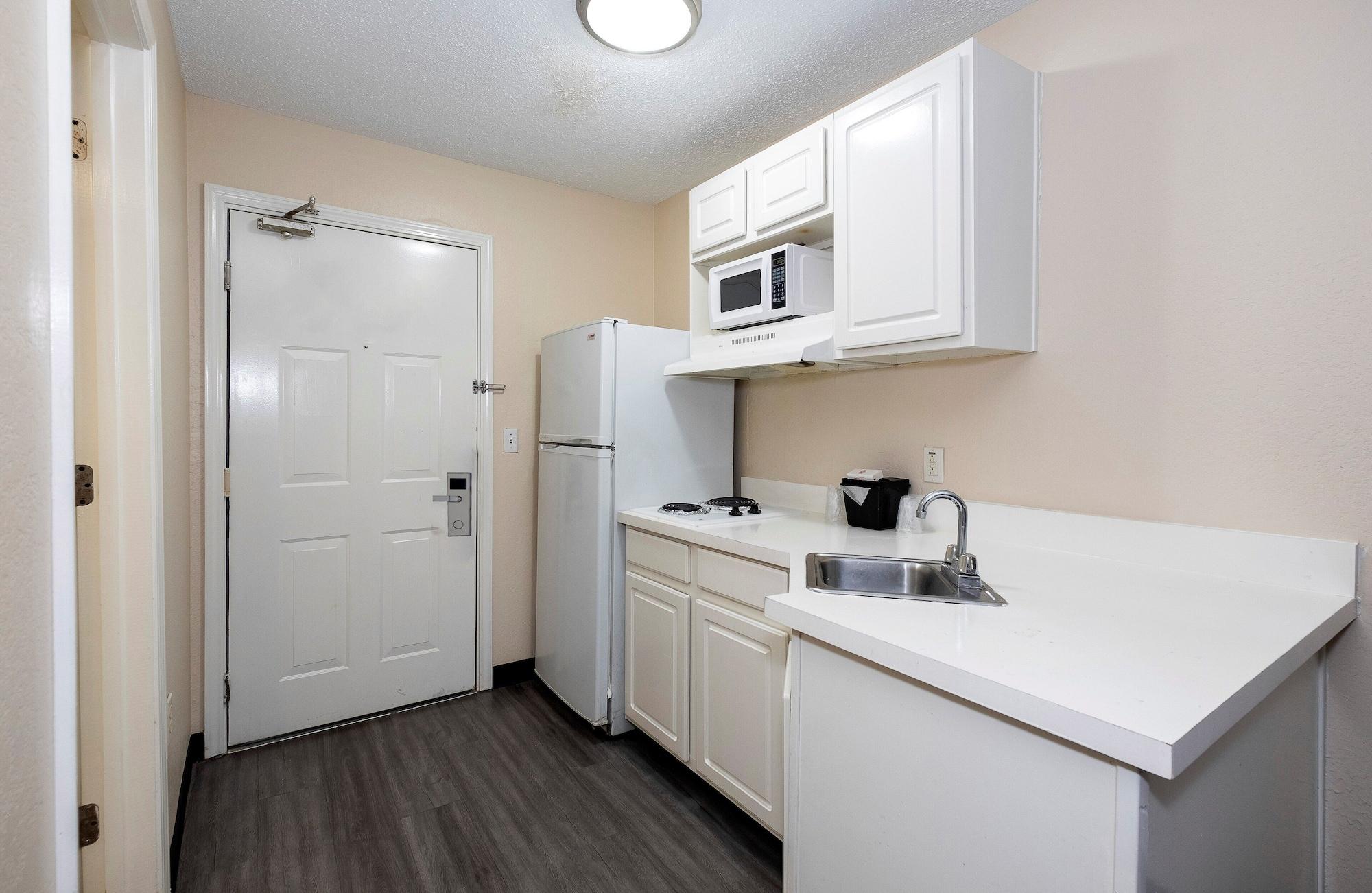 Red Roof Inn & Suites Pensacola-Nas Corry Beach Haven Kültér fotó