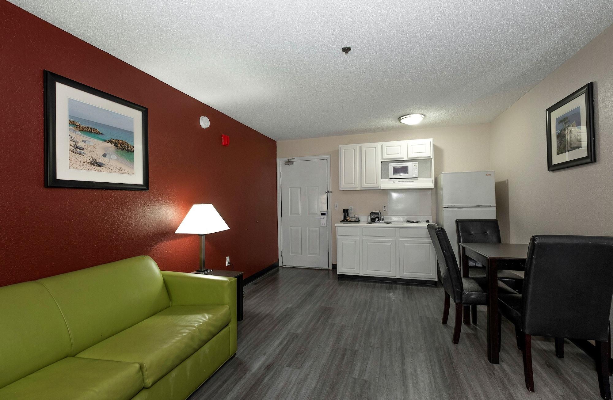 Red Roof Inn & Suites Pensacola-Nas Corry Beach Haven Kültér fotó