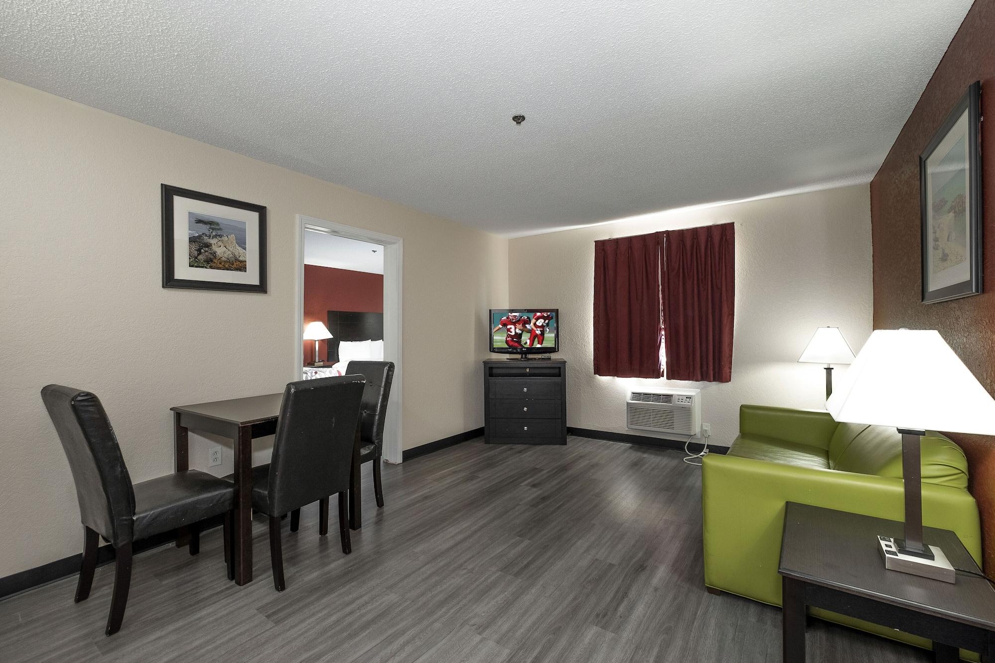 Red Roof Inn & Suites Pensacola-Nas Corry Beach Haven Kültér fotó