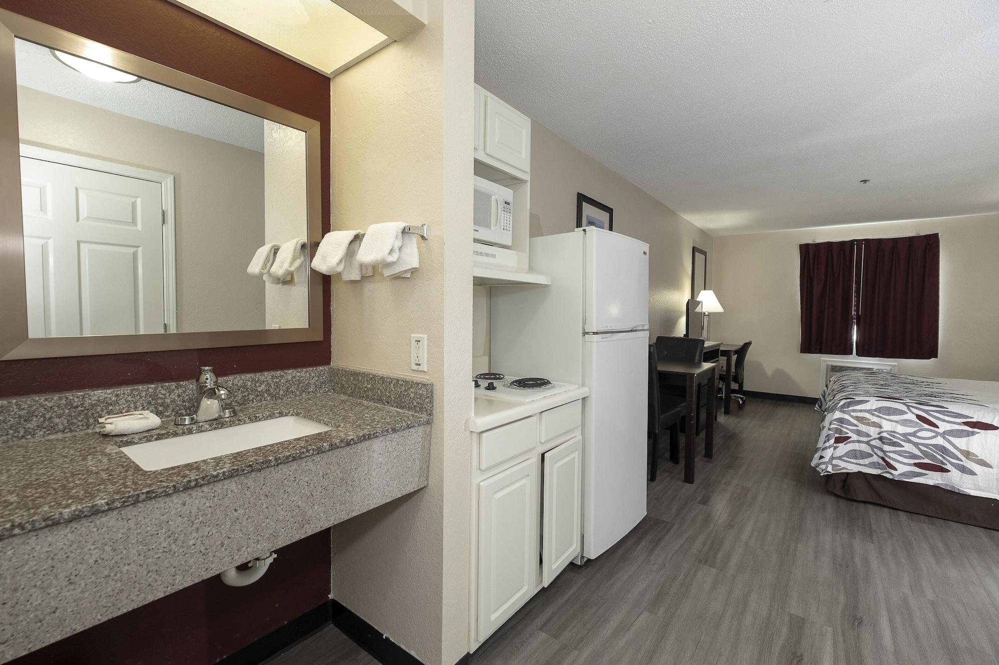 Red Roof Inn & Suites Pensacola-Nas Corry Beach Haven Kültér fotó