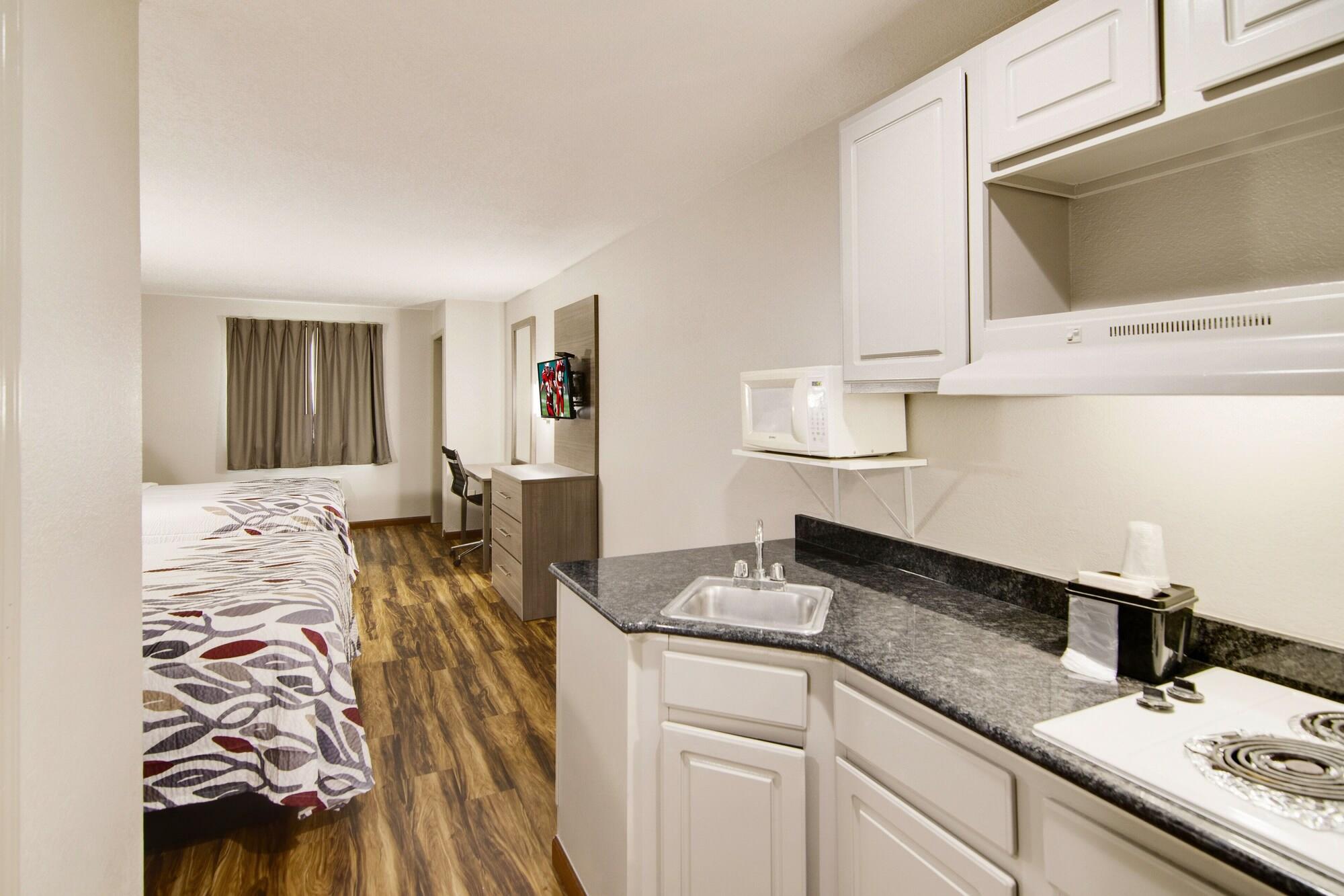 Red Roof Inn & Suites Pensacola-Nas Corry Beach Haven Kültér fotó