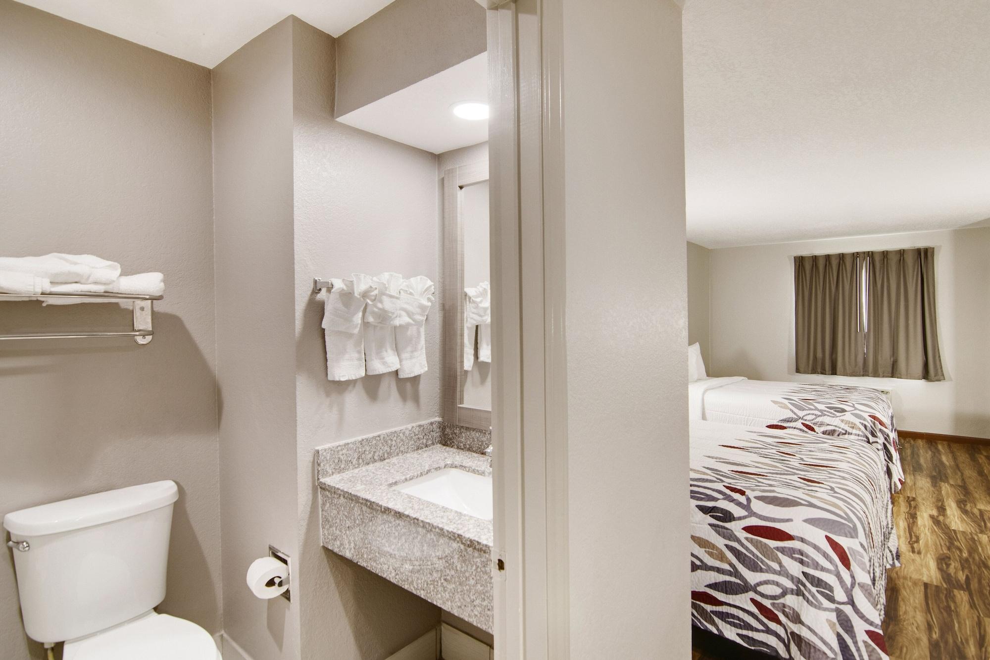 Red Roof Inn & Suites Pensacola-Nas Corry Beach Haven Kültér fotó