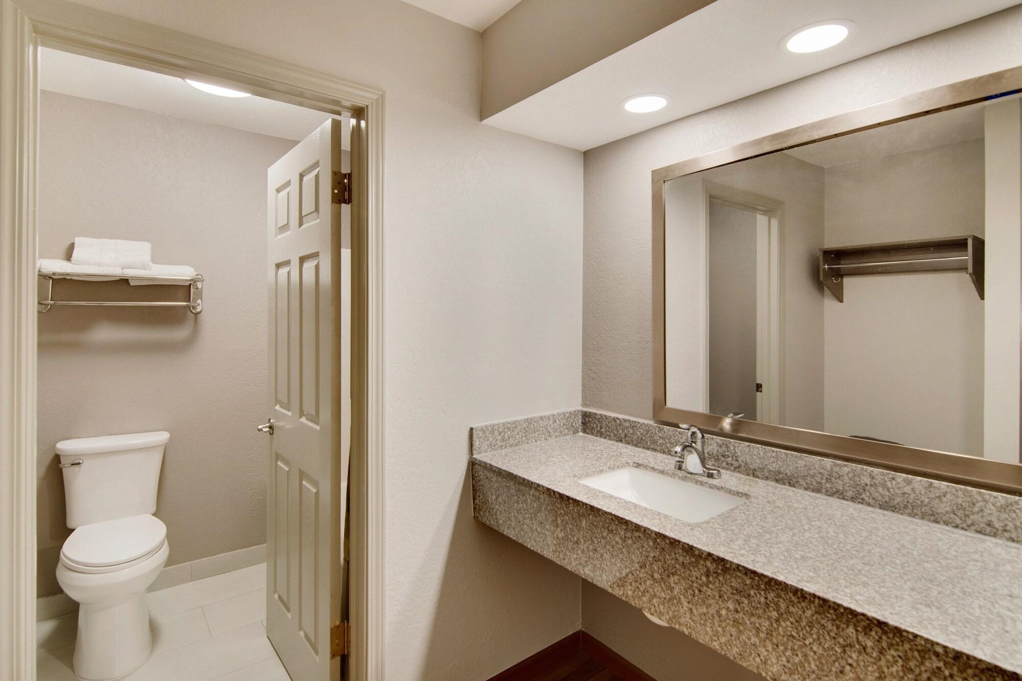 Red Roof Inn & Suites Pensacola-Nas Corry Beach Haven Kültér fotó
