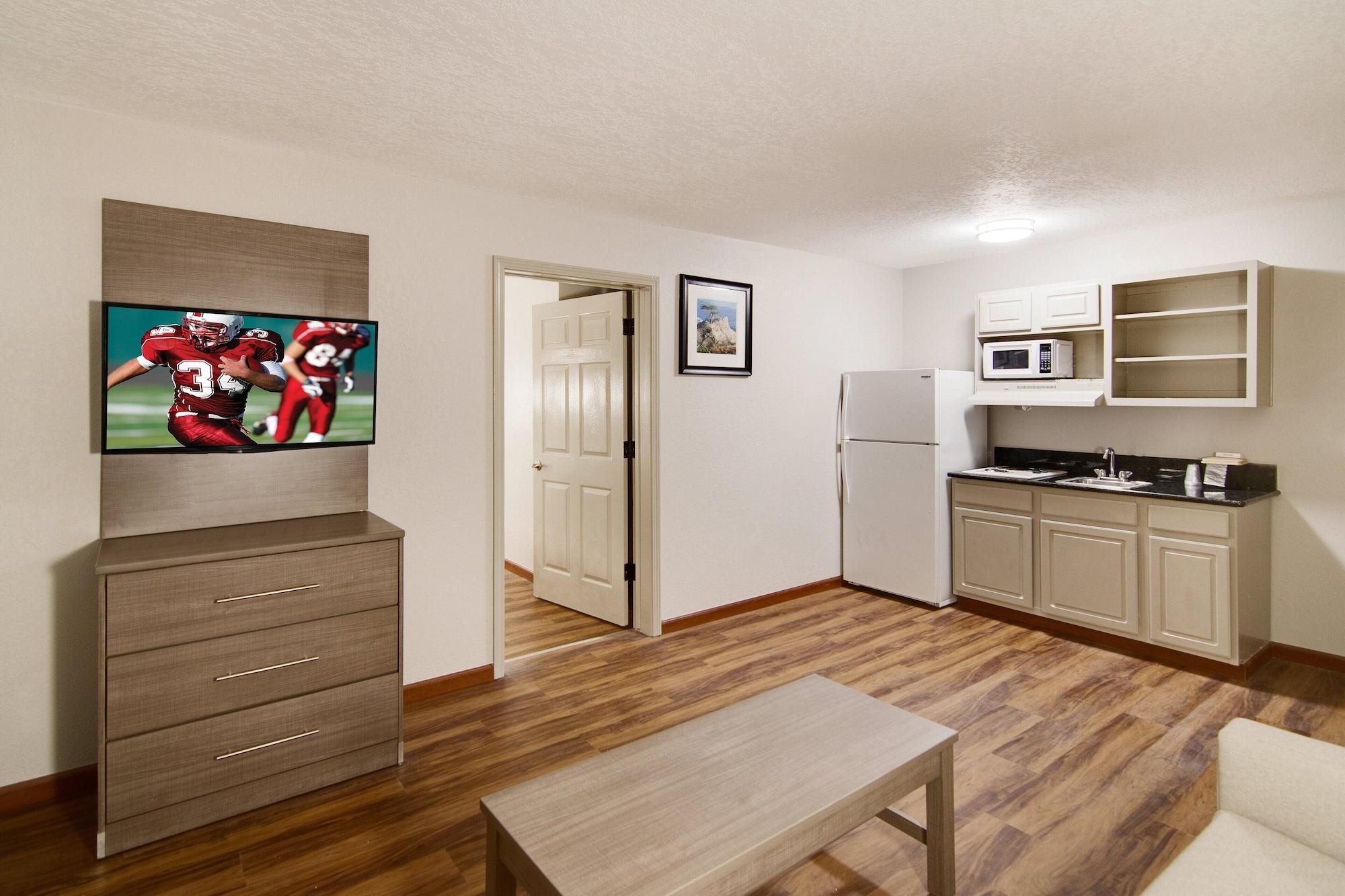 Red Roof Inn & Suites Pensacola-Nas Corry Beach Haven Kültér fotó